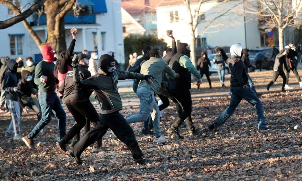 Έκρηξη βίας στη Σουηδία! Συμμορίες μεταναστών, το δίκτυο Foxtrot και κουρδική "αλεπού"